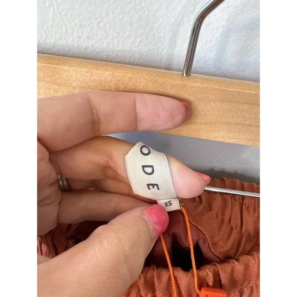 Rhode Kina Pull On Smocked Waist Mid Rise Short Women's Clove Size: XS NWT - Picture 6 of 8